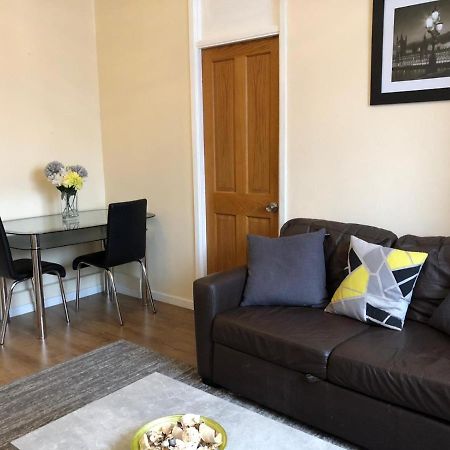 Entire Flat Very Comfortable 1 Bedroom Лондон Екстериор снимка