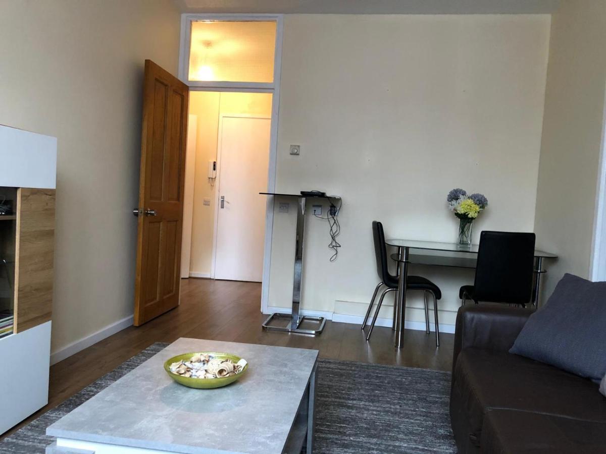 Entire Flat Very Comfortable 1 Bedroom Лондон Екстериор снимка